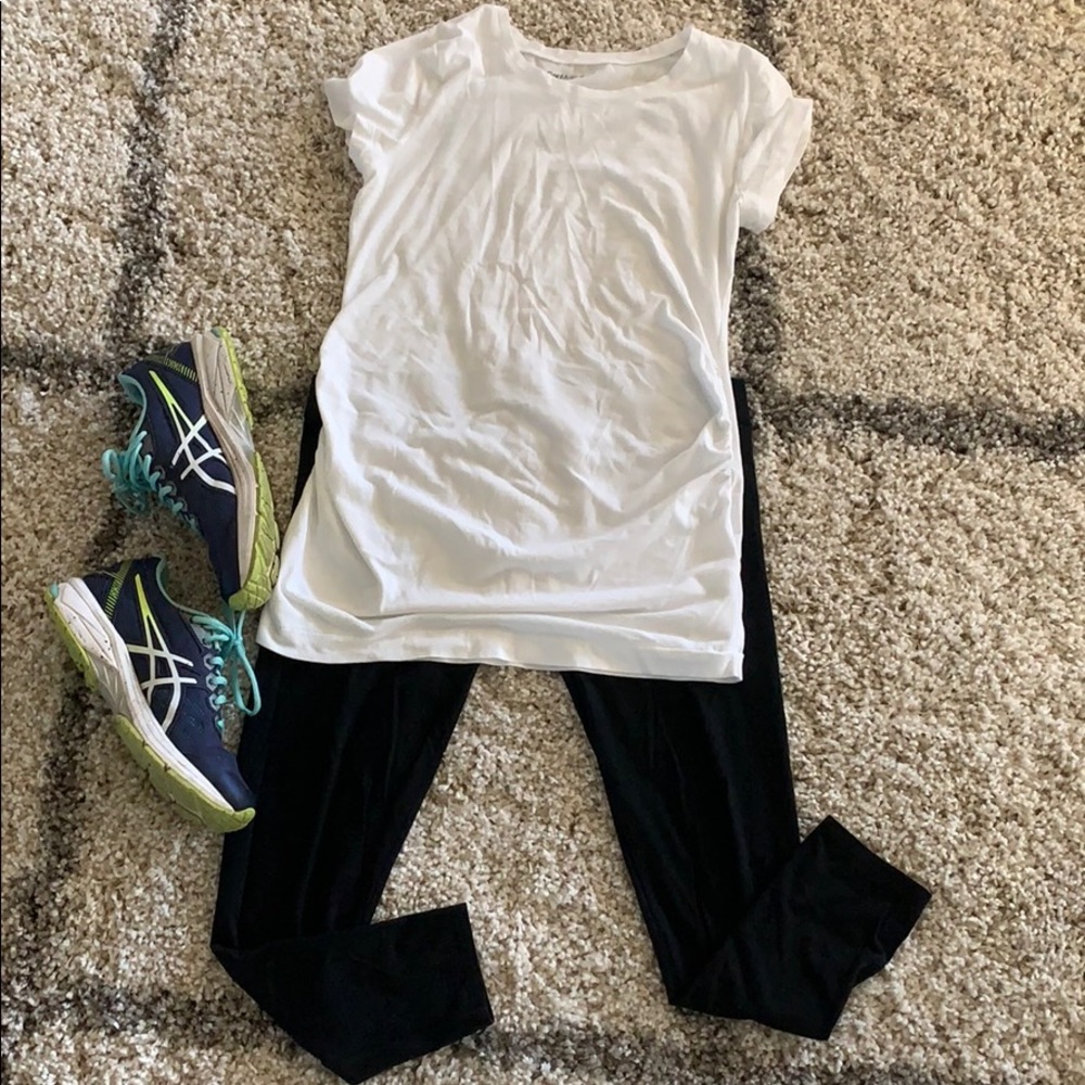 Comfy maternity outfit.